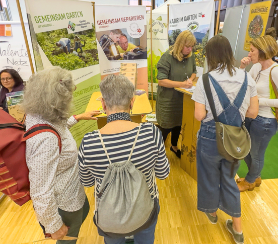 Beratung auf der Nachhaltigkeitsmesse | © Congress Messe Innsbruck Beratung auf der Nachhaltigkeitsmesse | © Congress Messe Innsbruck